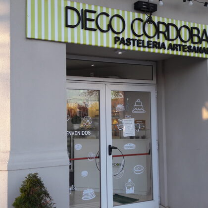 Cartel Conbinado (Lona Impresa y Grafica Corporea)